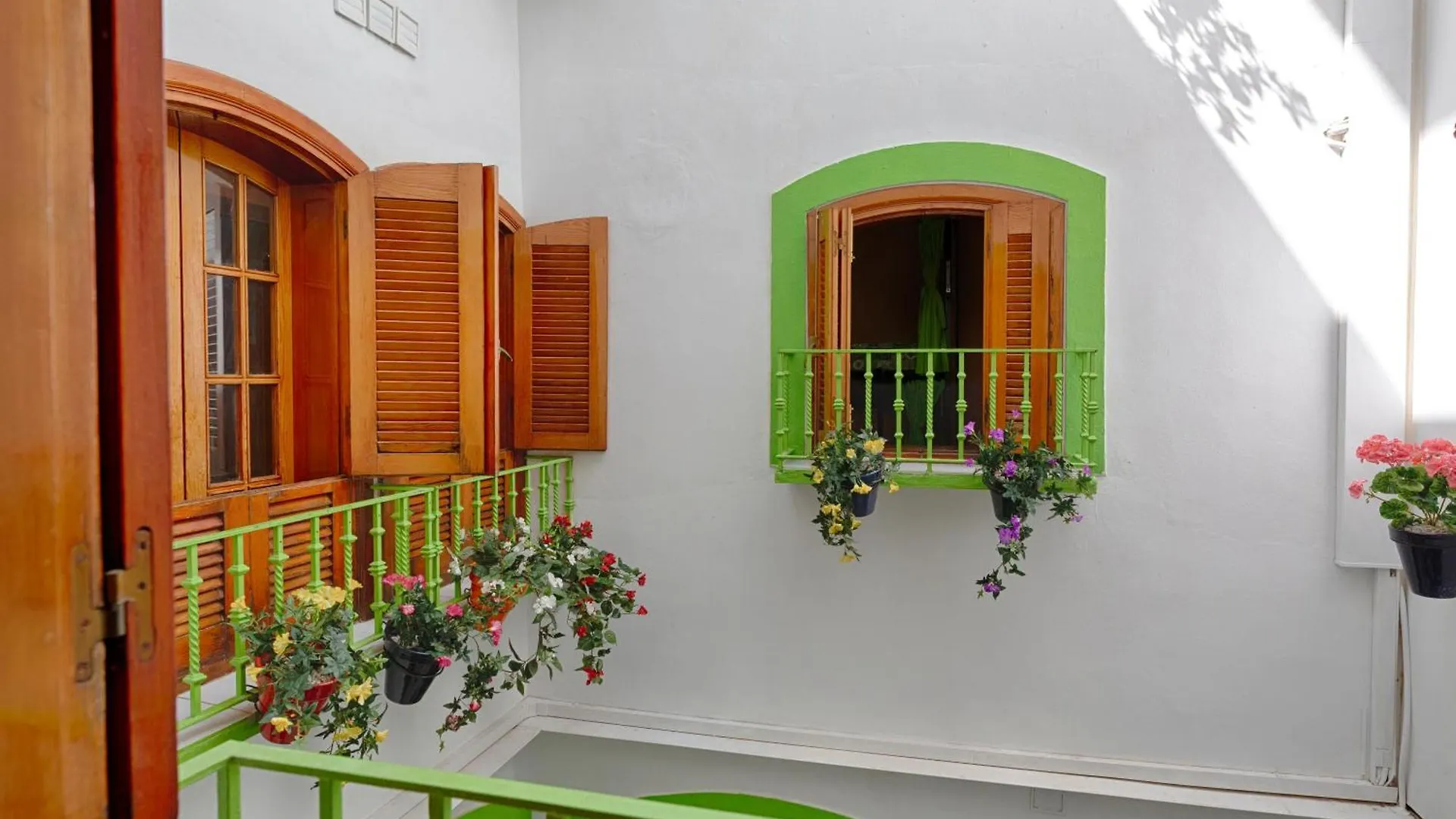 Charming Nerja Hostel España